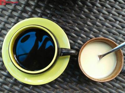 Tách café men đen quai nửa Bát Tràng: Nổi bật màu xanh lá